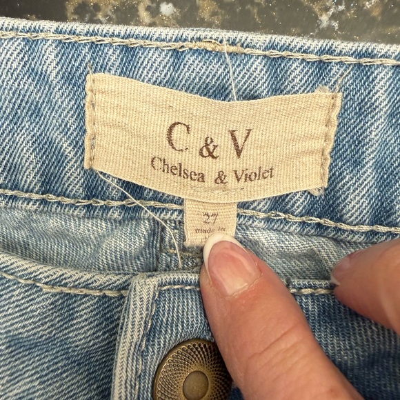 Chelsea & Violet Floral Embroidered Distressed Jeans Size 27 - Picture 6 of 8